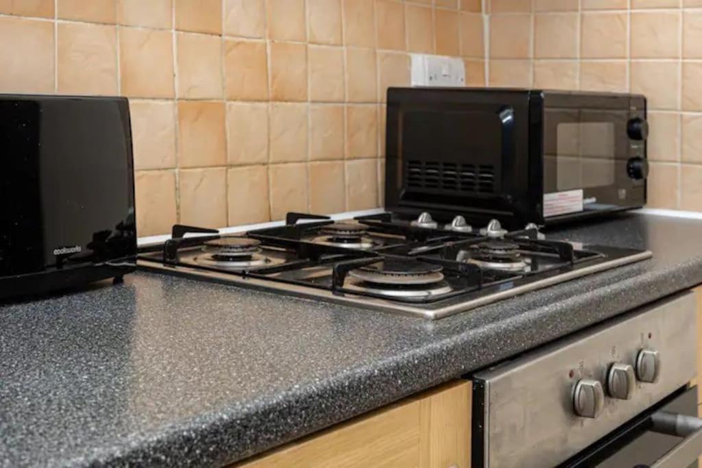 Tranquil 1Br In South Bank With Onsite Parking Apartment Londra Exterior foto