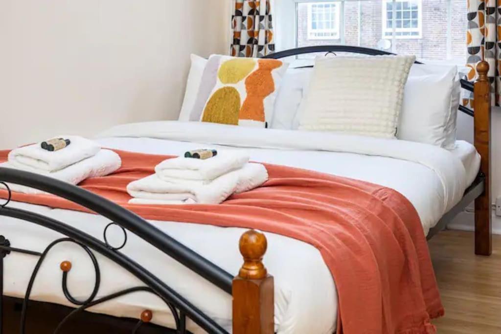 Tranquil 1Br In South Bank With Onsite Parking Apartment Londra Exterior foto