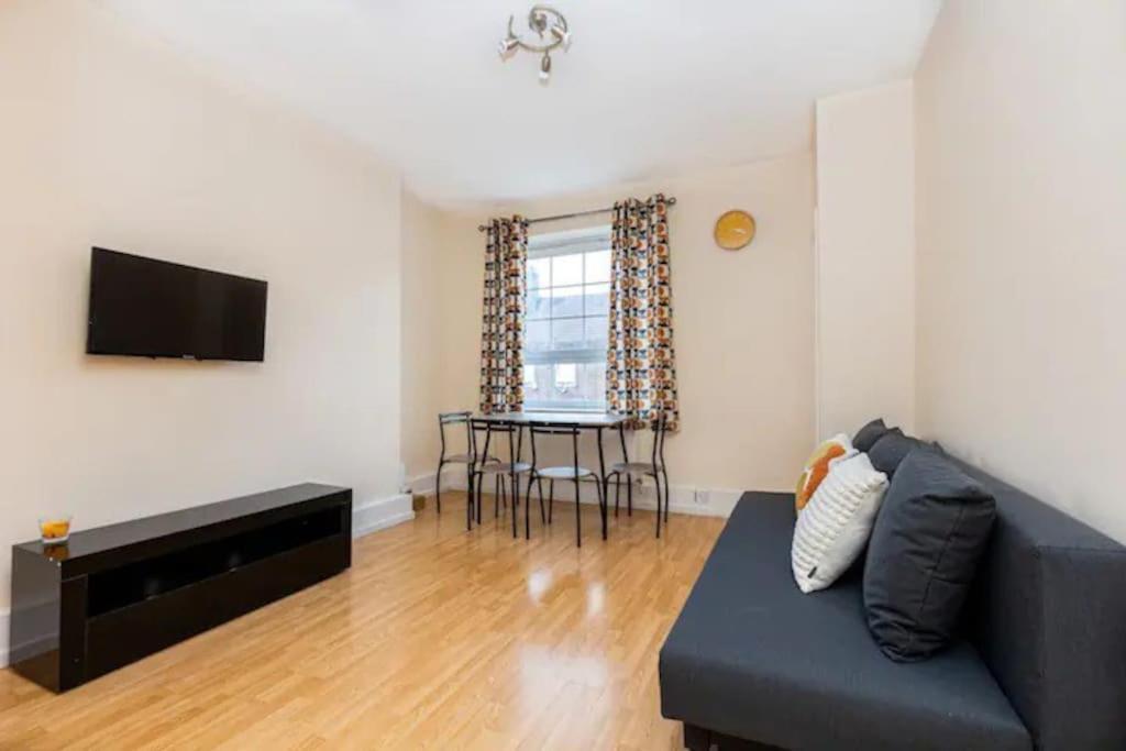 Tranquil 1Br In South Bank With Onsite Parking Apartment Londra Exterior foto