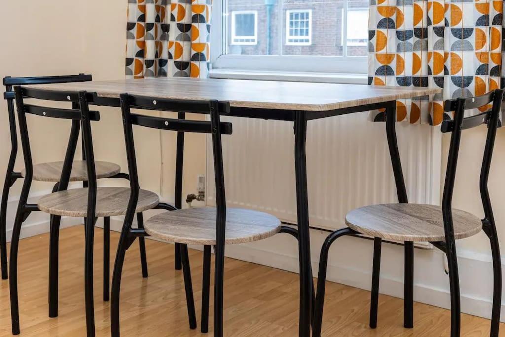 Tranquil 1Br In South Bank With Onsite Parking Apartment Londra Exterior foto