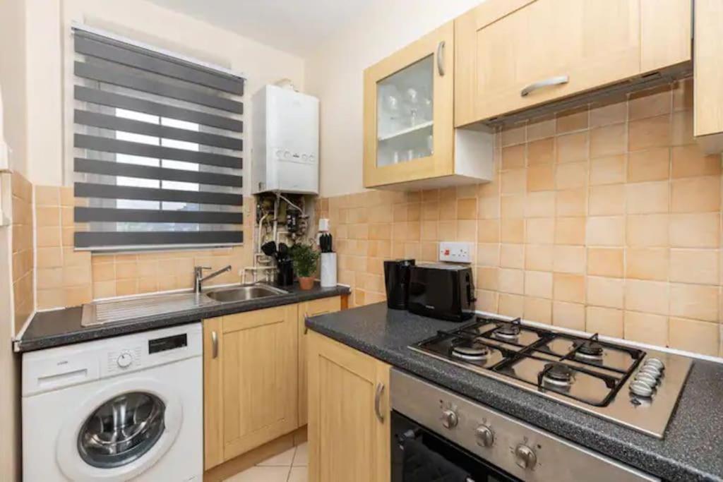 Tranquil 1Br In South Bank With Onsite Parking Apartment Londra Exterior foto