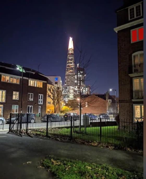 Tranquil 1Br In South Bank With Onsite Parking Apartment Londra Exterior foto