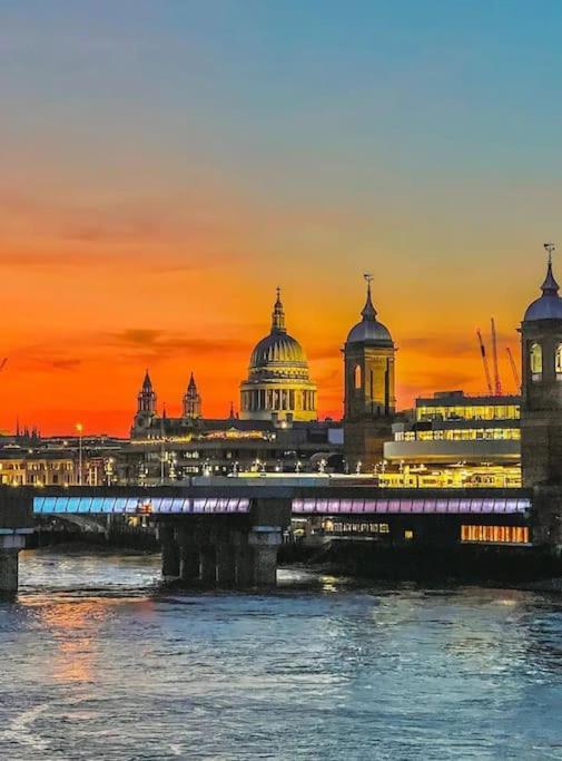 Tranquil 1Br In South Bank With Onsite Parking Apartment Londra Exterior foto