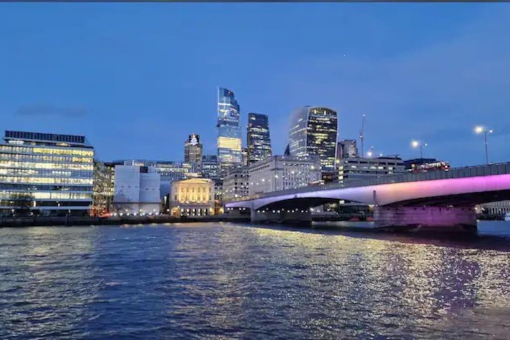 Tranquil 1Br In South Bank With Onsite Parking Apartment Londra Exterior foto
